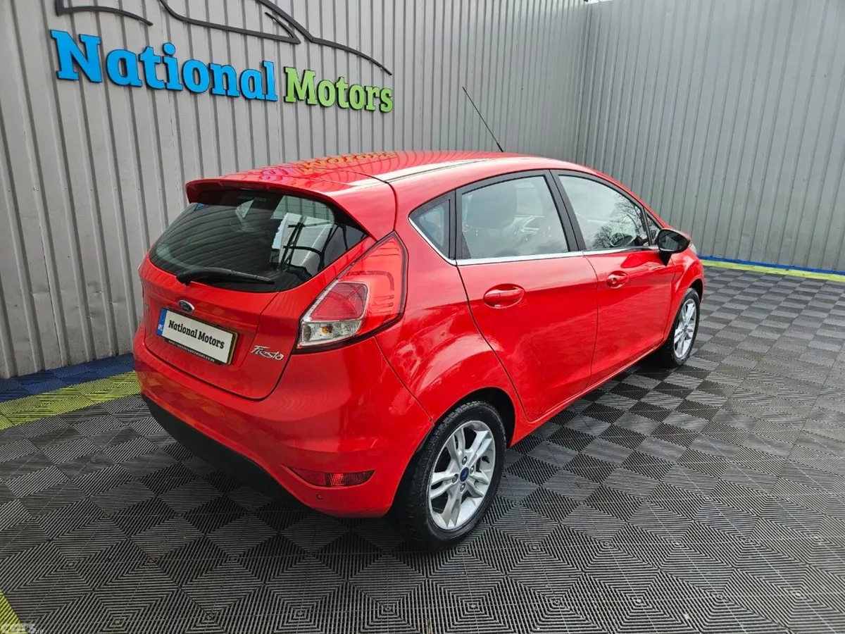 Ford Fiesta Hatchback, Petrol, 2014, Red