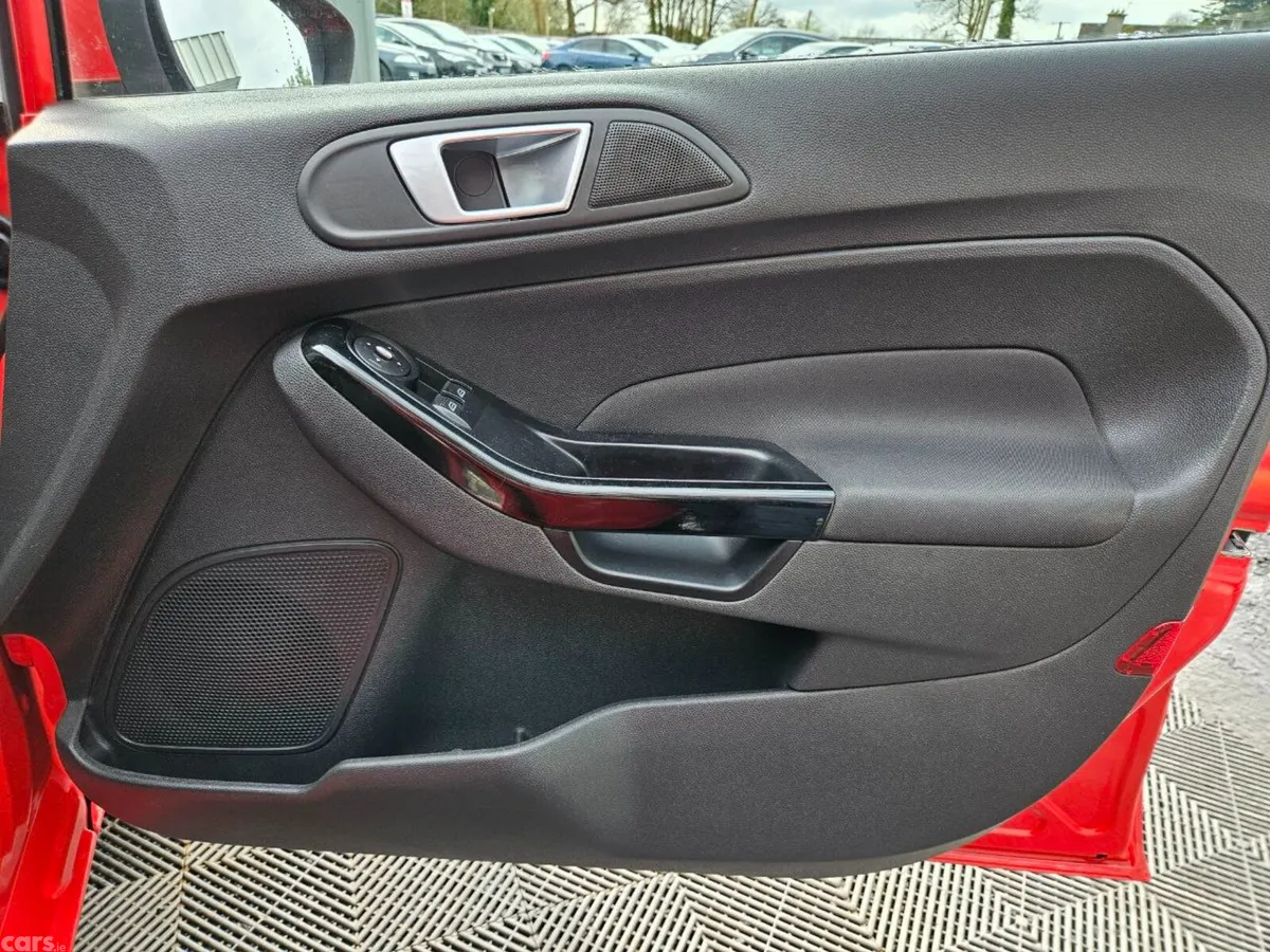 Ford Fiesta Hatchback, Petrol, 2014, Red