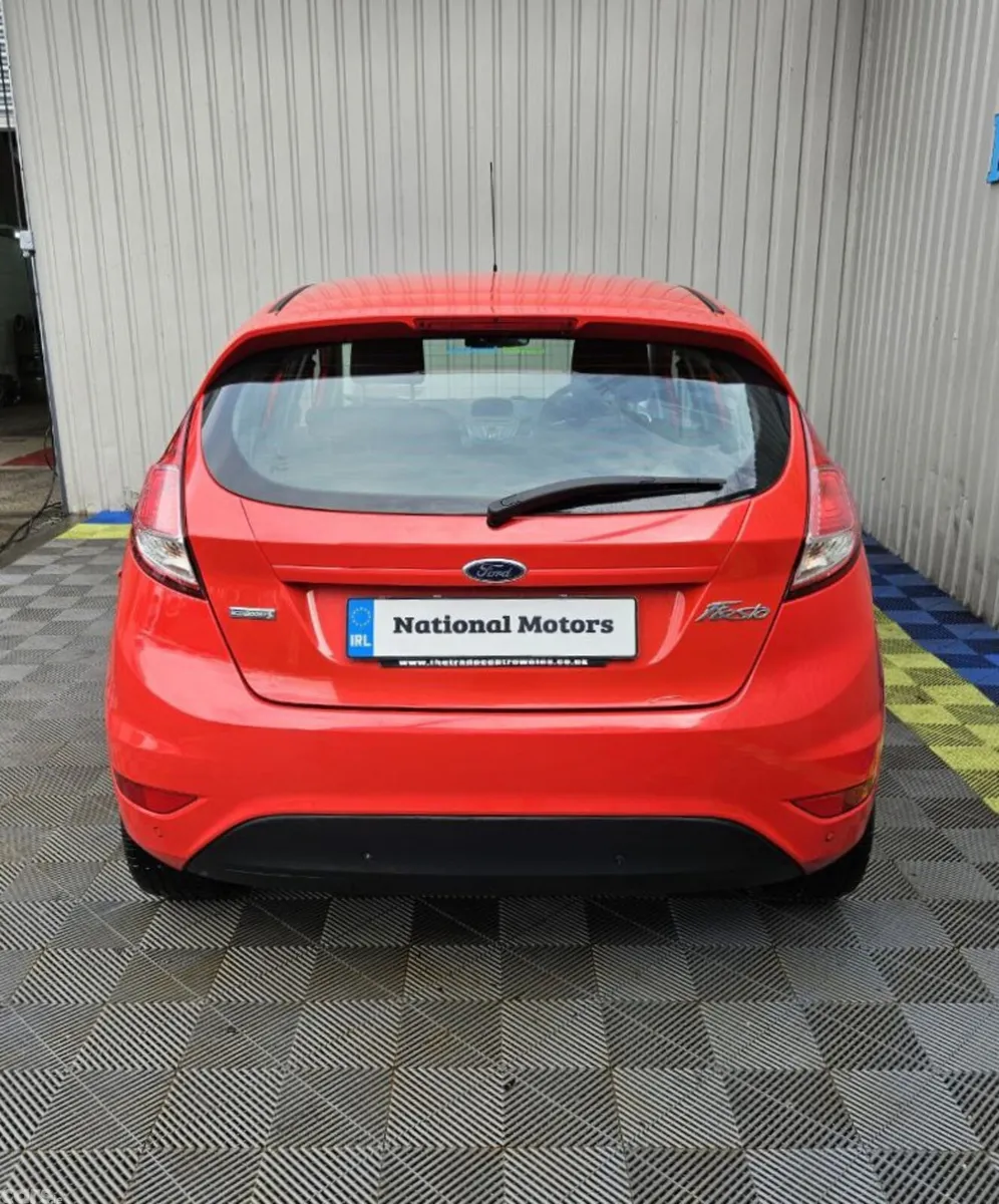 Ford Fiesta Hatchback, Petrol, 2014, Red