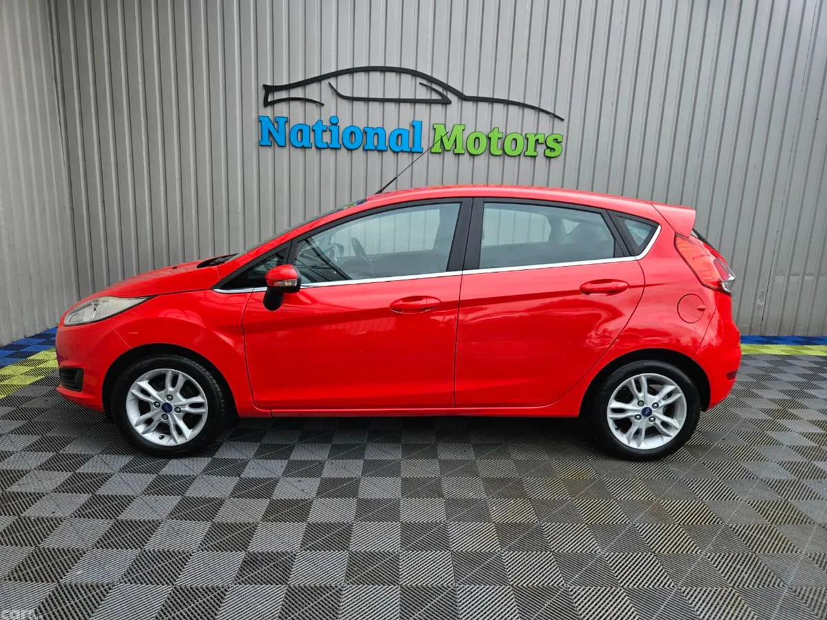 Ford Fiesta Hatchback, Petrol, 2014, Red