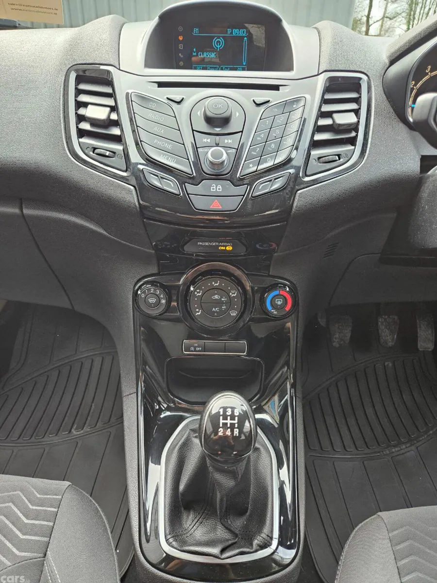 Ford Fiesta Hatchback, Petrol, 2014, Red