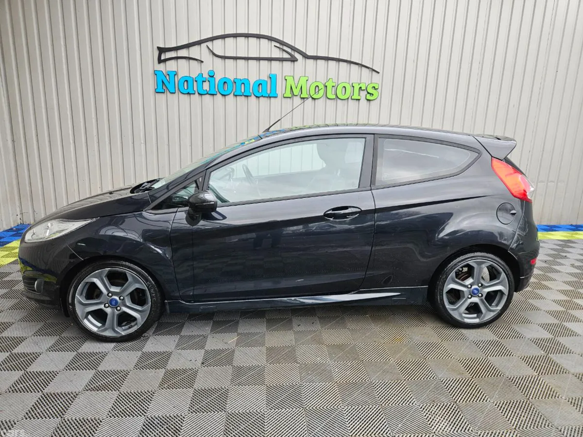 Ford Fiesta Hatchback, Petrol, 2014, Black