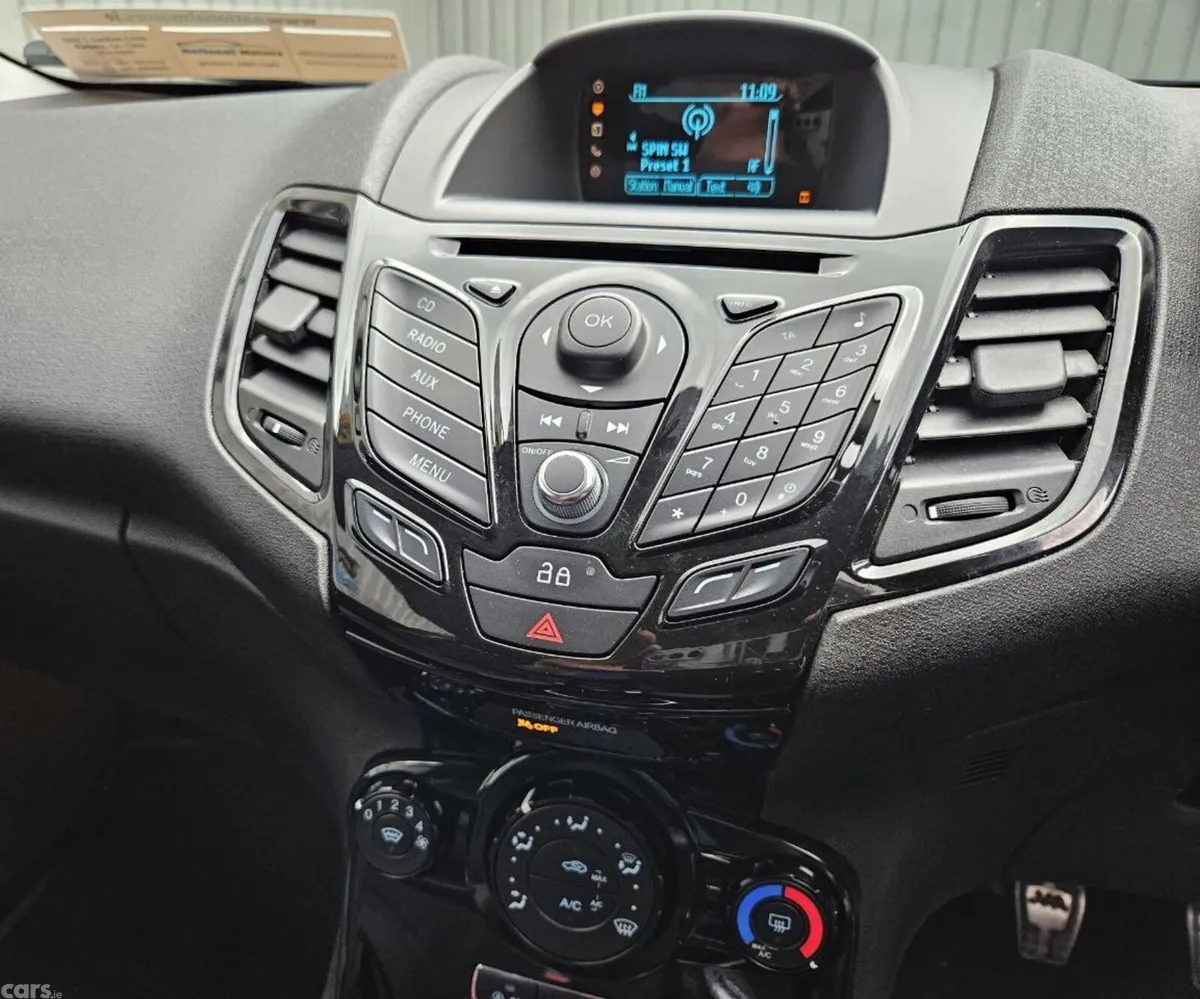 Ford Fiesta Hatchback, Petrol, 2014, Black