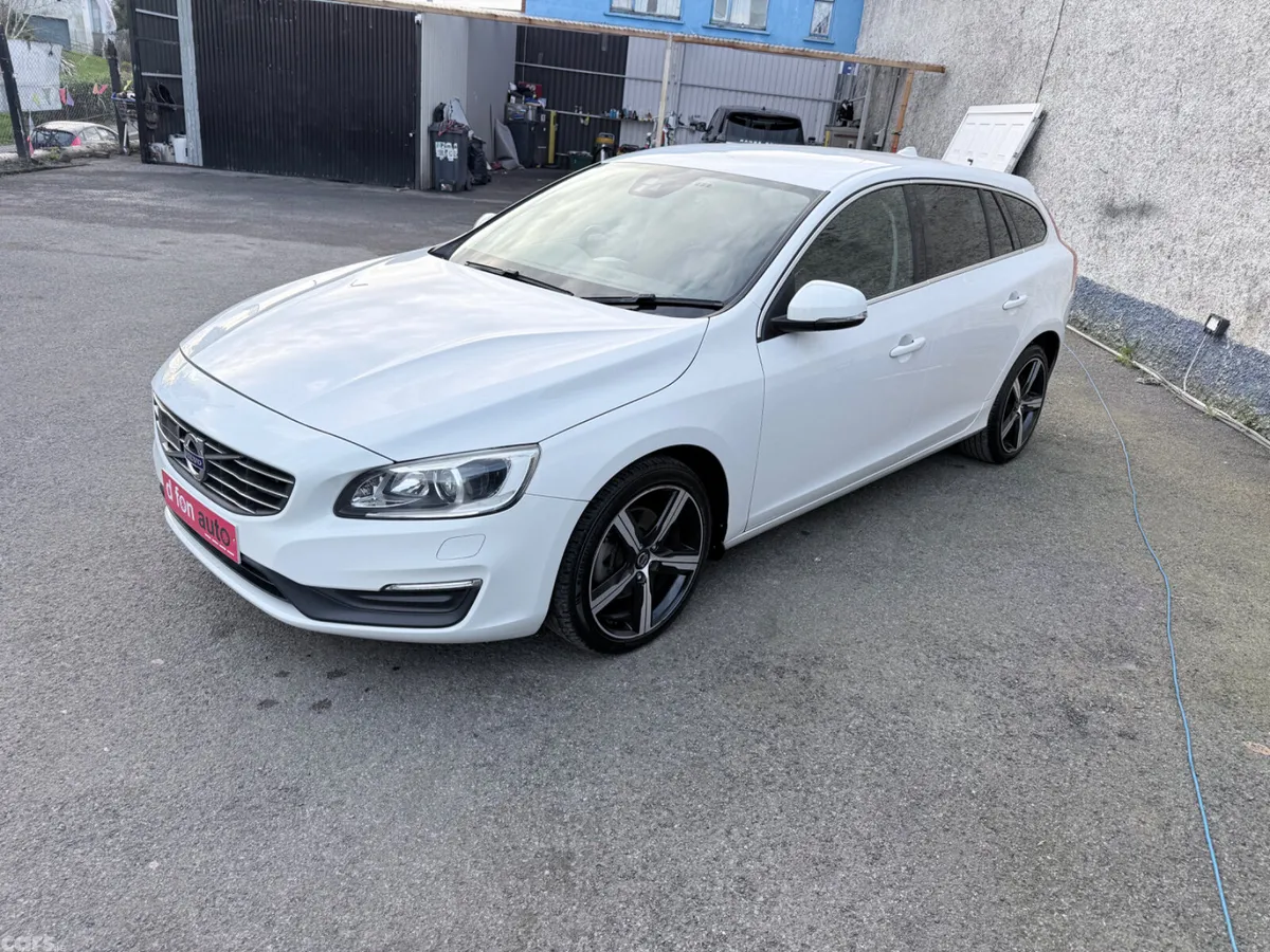 Volvo V60 Hatchback, Diesel, 2016, White