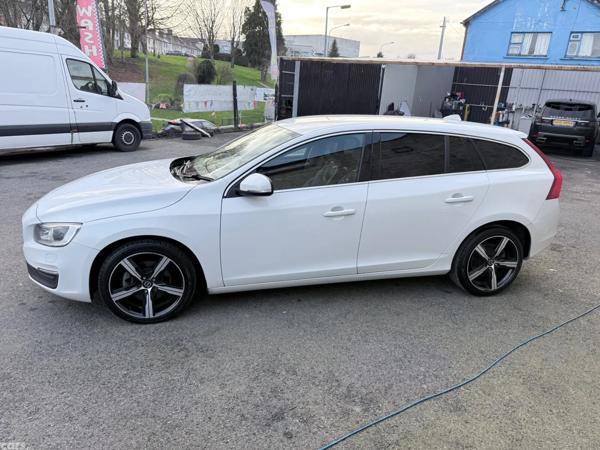 Volvo V60 Hatchback, Diesel, 2016, White