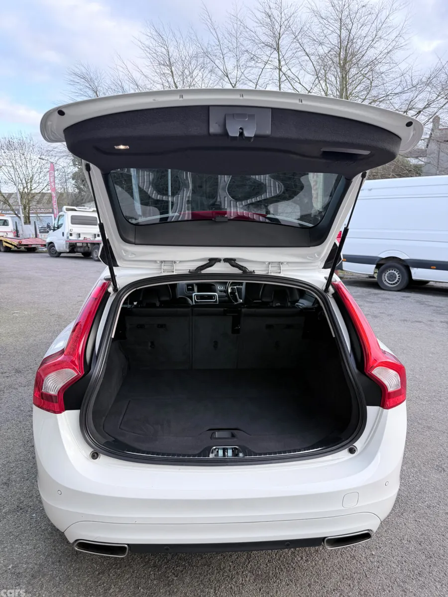 Volvo V60 Hatchback, Diesel, 2016, White