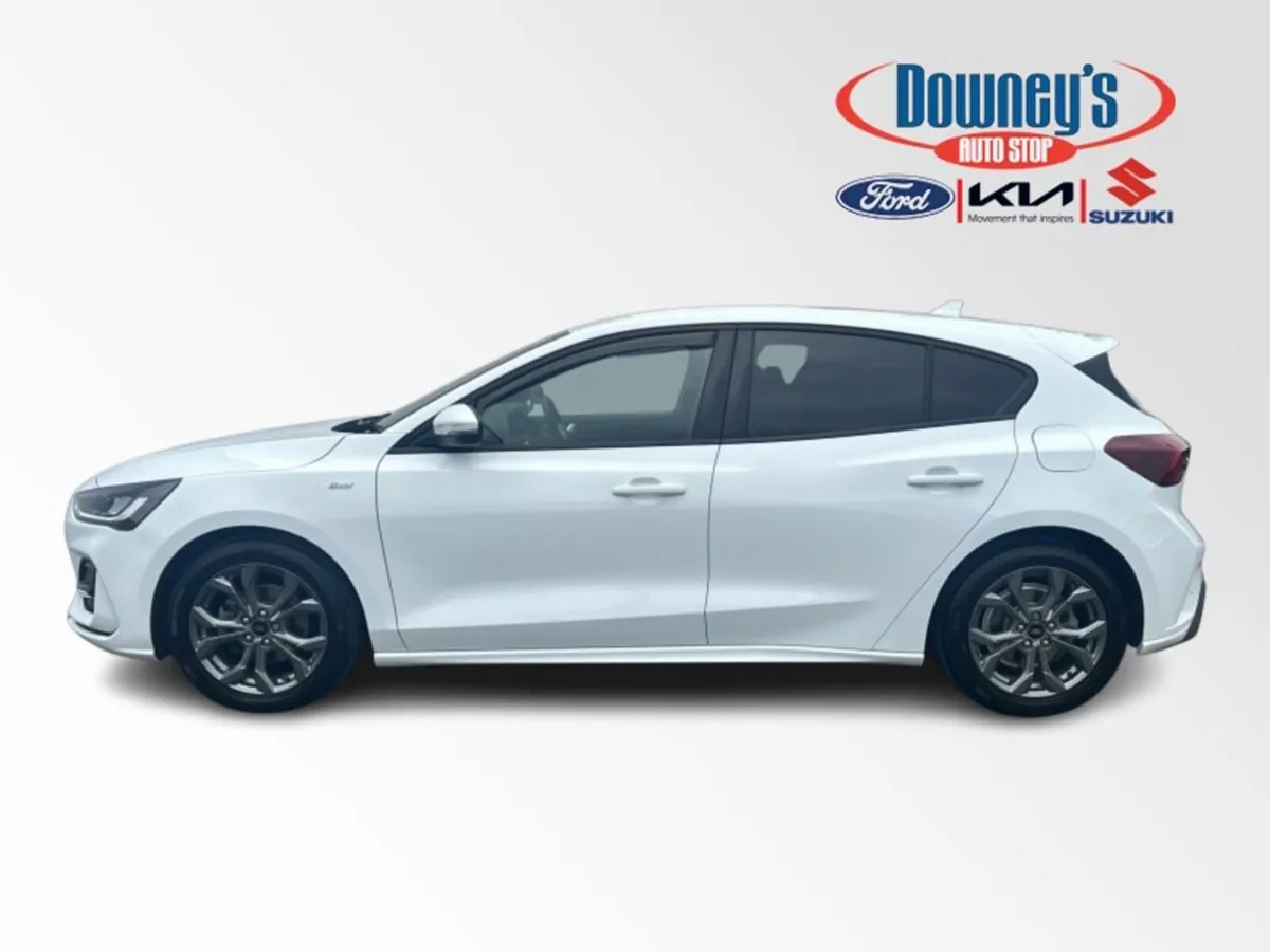 Ford Focus Hatchback, Petrol, 2023, White
