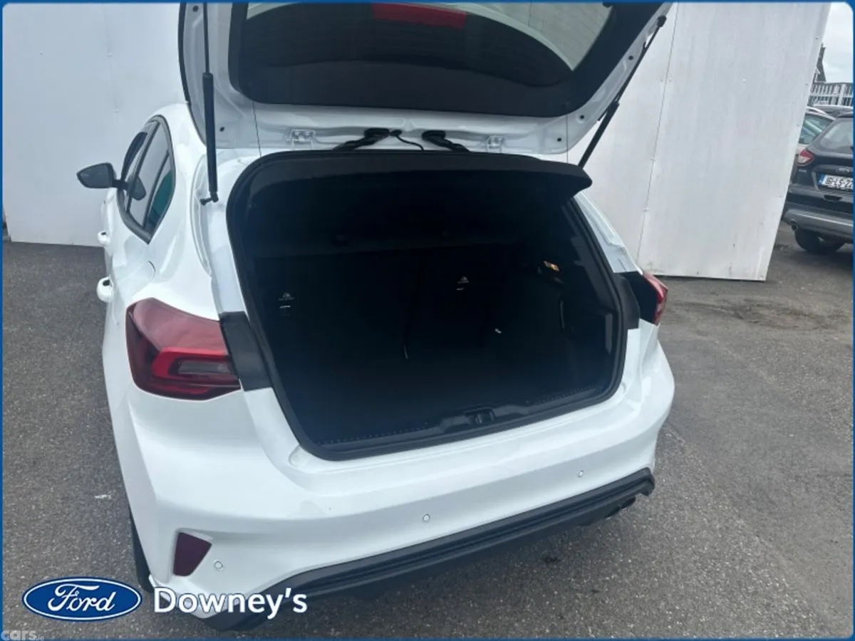 Ford Focus Hatchback, Petrol, 2023, White