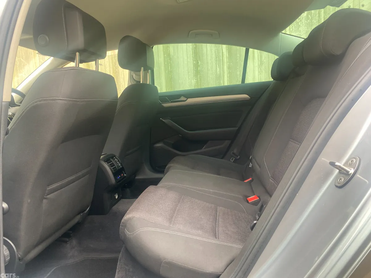 Volkswagen Passat Saloon, Diesel, 2018, Grey