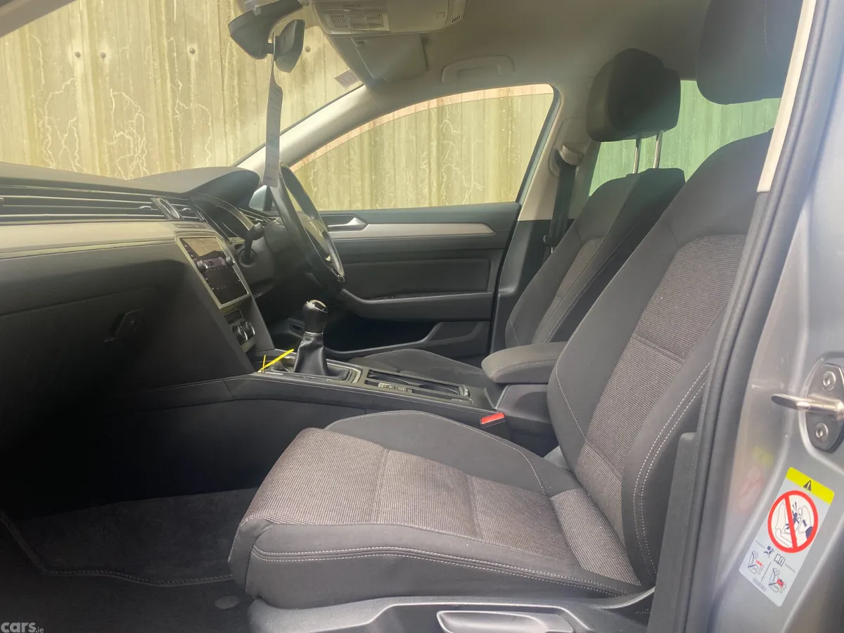 Volkswagen Passat Saloon, Diesel, 2018, Grey