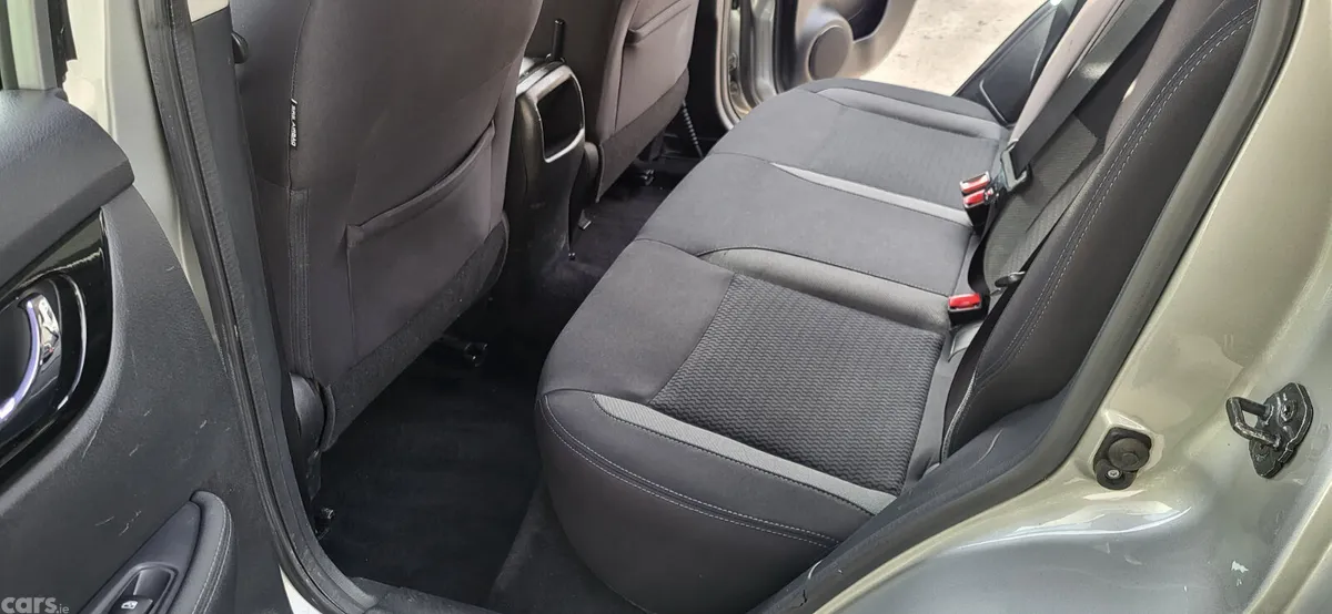 Nissan Qashqai Hatchback, Diesel, 2018, Silver