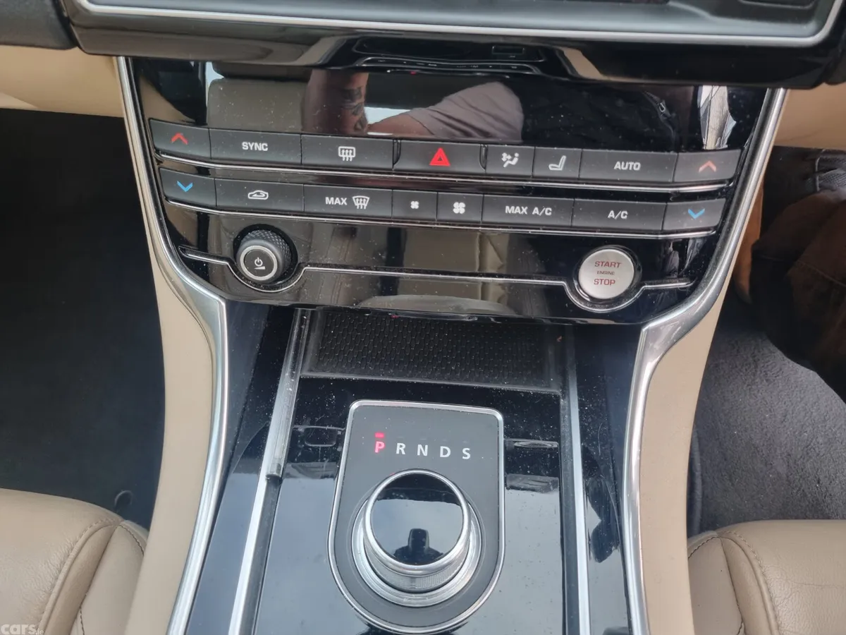 Jaguar XE Saloon, Diesel, 2016, Blue