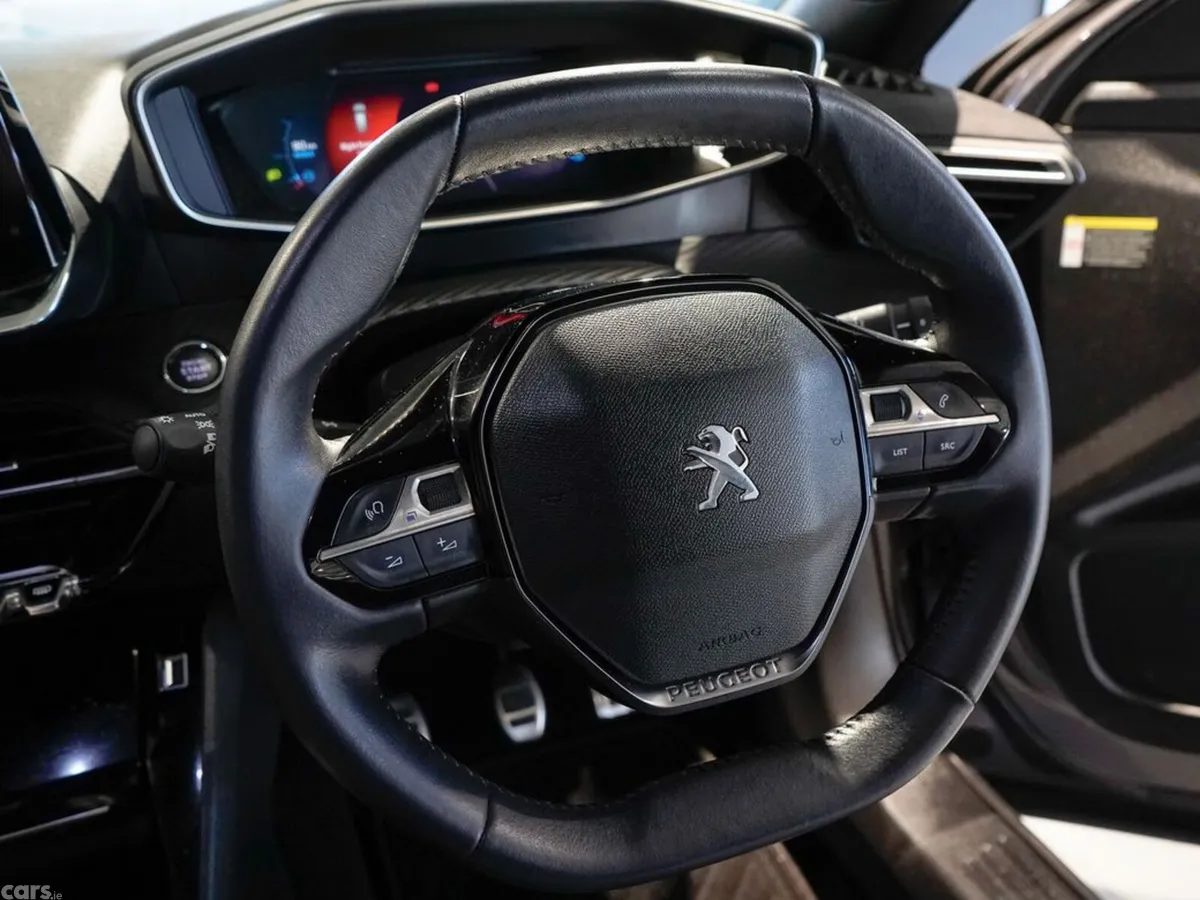 Peugeot 2008 MPV, Petrol, 2023, Grey