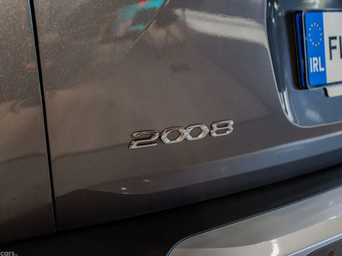 Peugeot 2008 MPV, Petrol, 2023, Grey