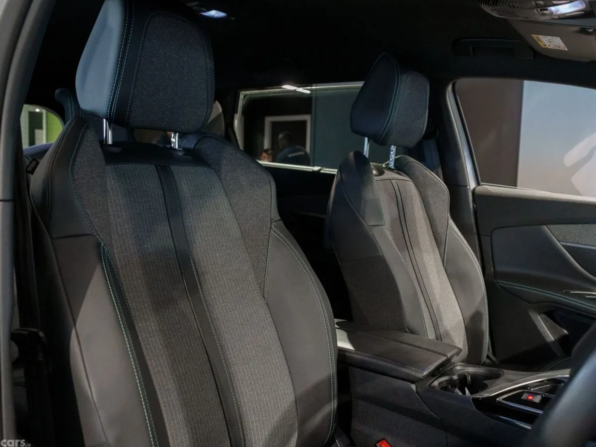 Peugeot 5008 MPV, Diesel, 2024, Grey