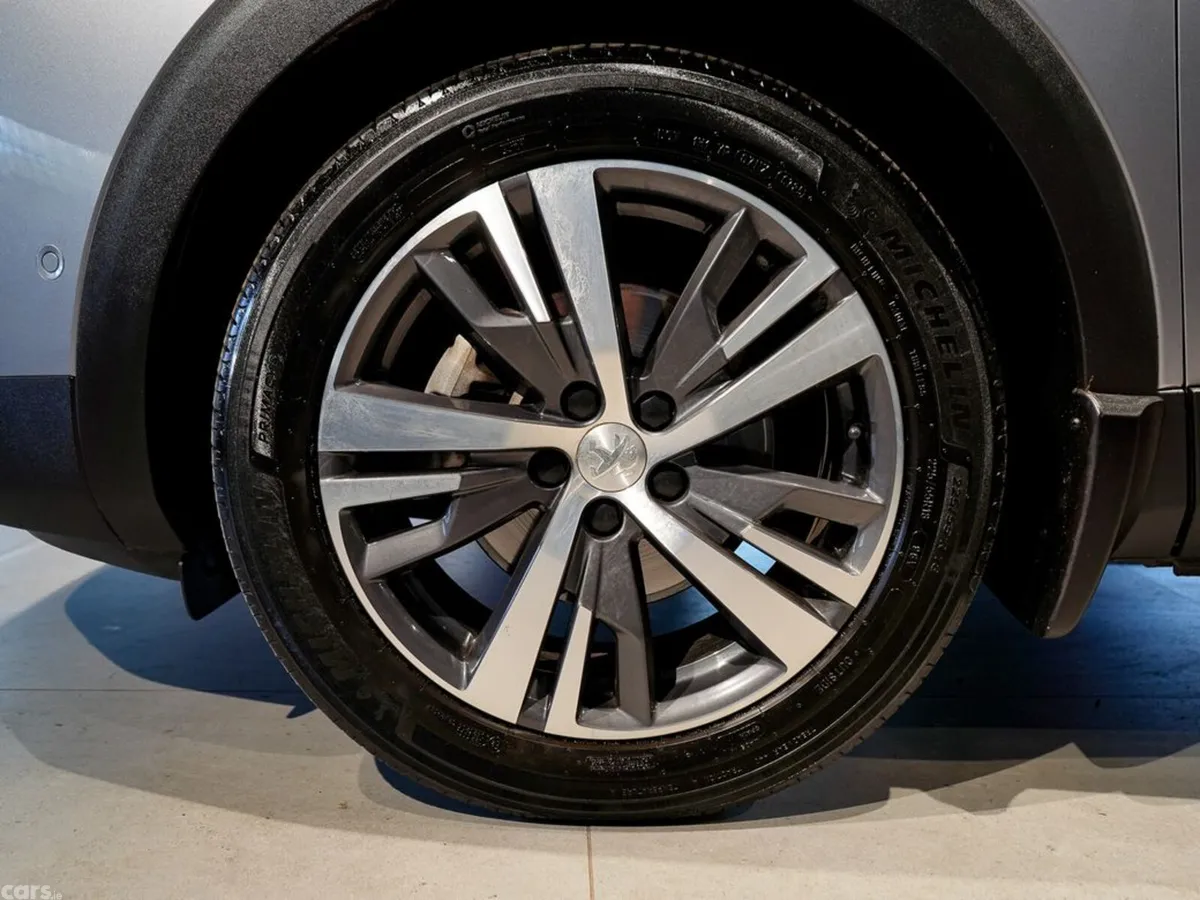 Peugeot 5008 MPV, Diesel, 2024, Grey
