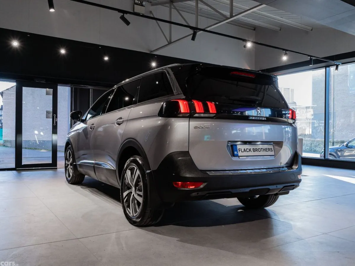 Peugeot 5008 MPV, Diesel, 2024, Grey