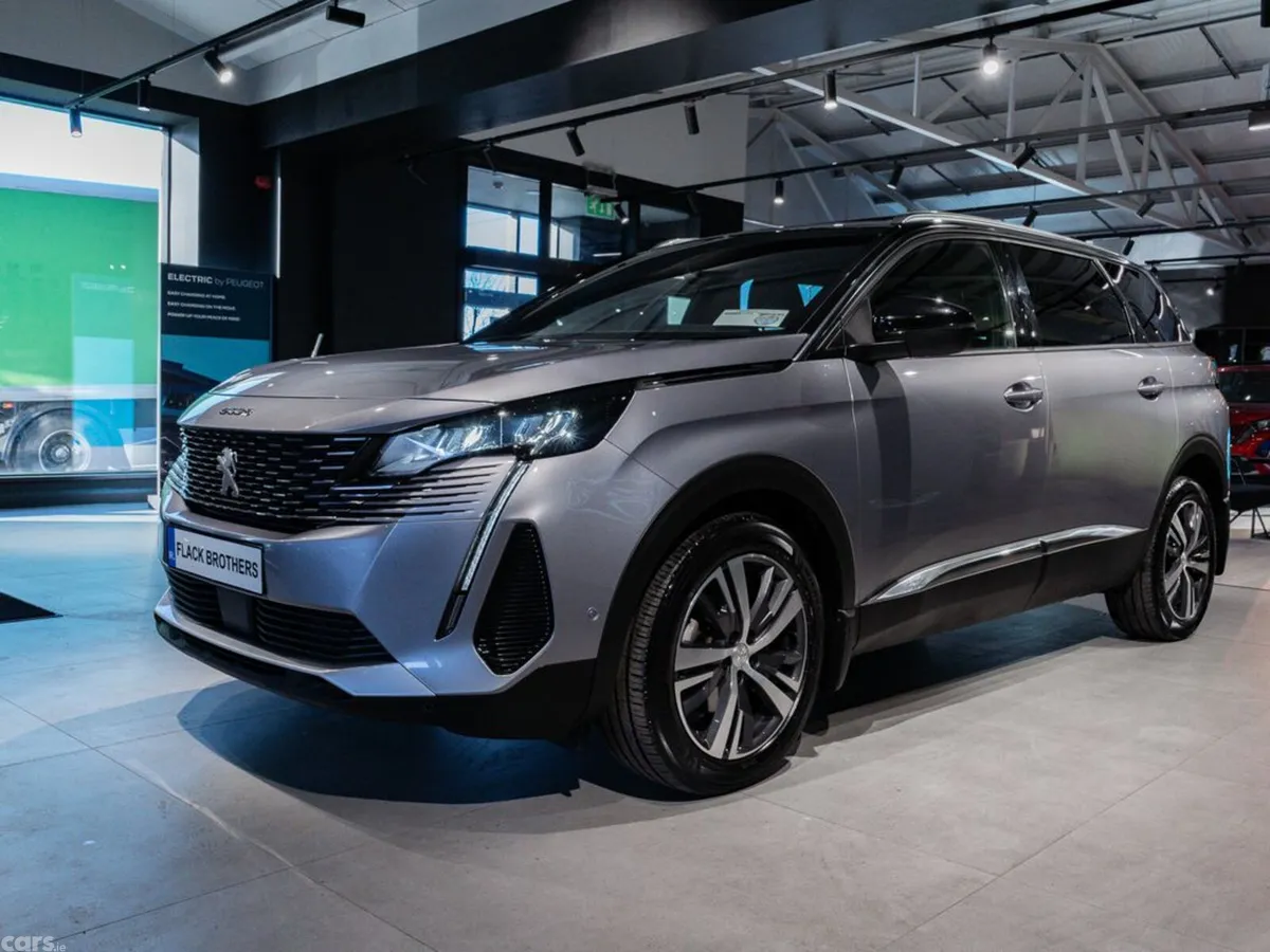 Peugeot 5008 MPV, Diesel, 2024, Grey