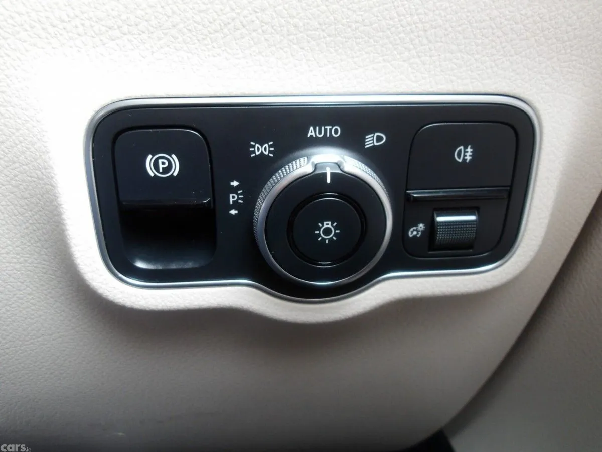 Mercedes-Benz GLA SUV, Diesel, 2022, Grey
