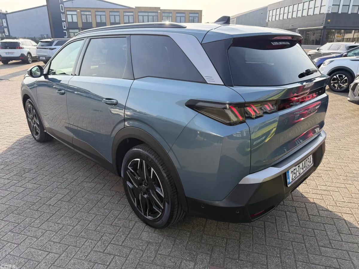 Peugeot 5008 MPV, Petrol, 2025, Blue