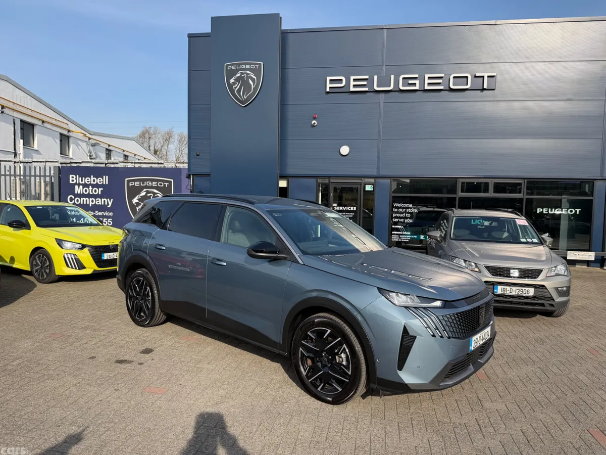 Peugeot 5008 MPV, Petrol, 2025, Blue