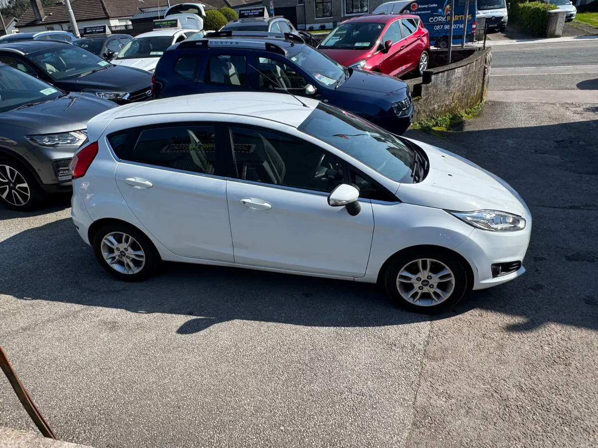 Ford Fiesta Hatchback, Diesel, 2017, White