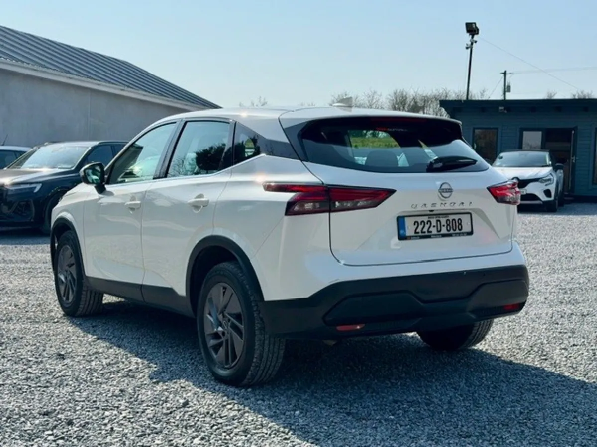 Nissan Qashqai MPV, Petrol, 2022, White