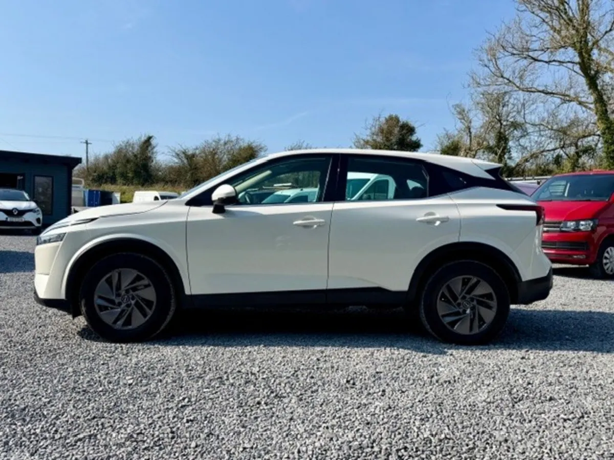 Nissan Qashqai MPV, Petrol, 2022, White