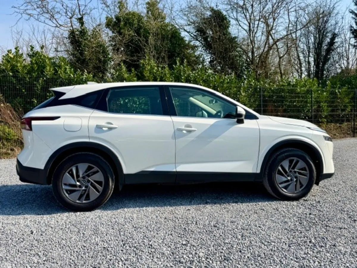 Nissan Qashqai MPV, Petrol, 2022, White