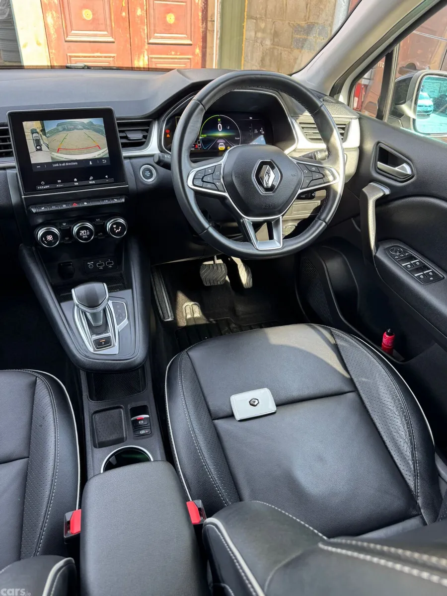 Renault Captur Hatchback, Petrol Hybrid, 2022, White