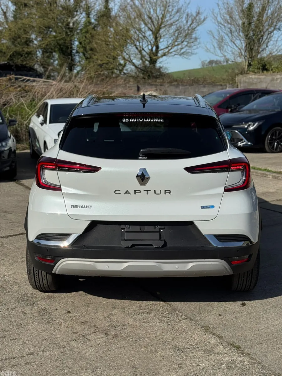 Renault Captur Hatchback, Petrol Hybrid, 2022, White