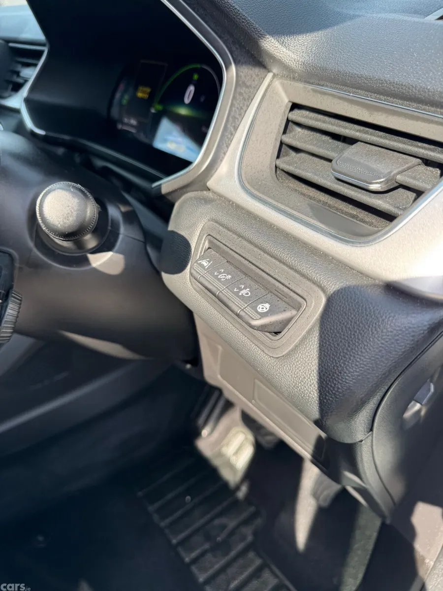 Renault Captur Hatchback, Petrol Hybrid, 2022, White