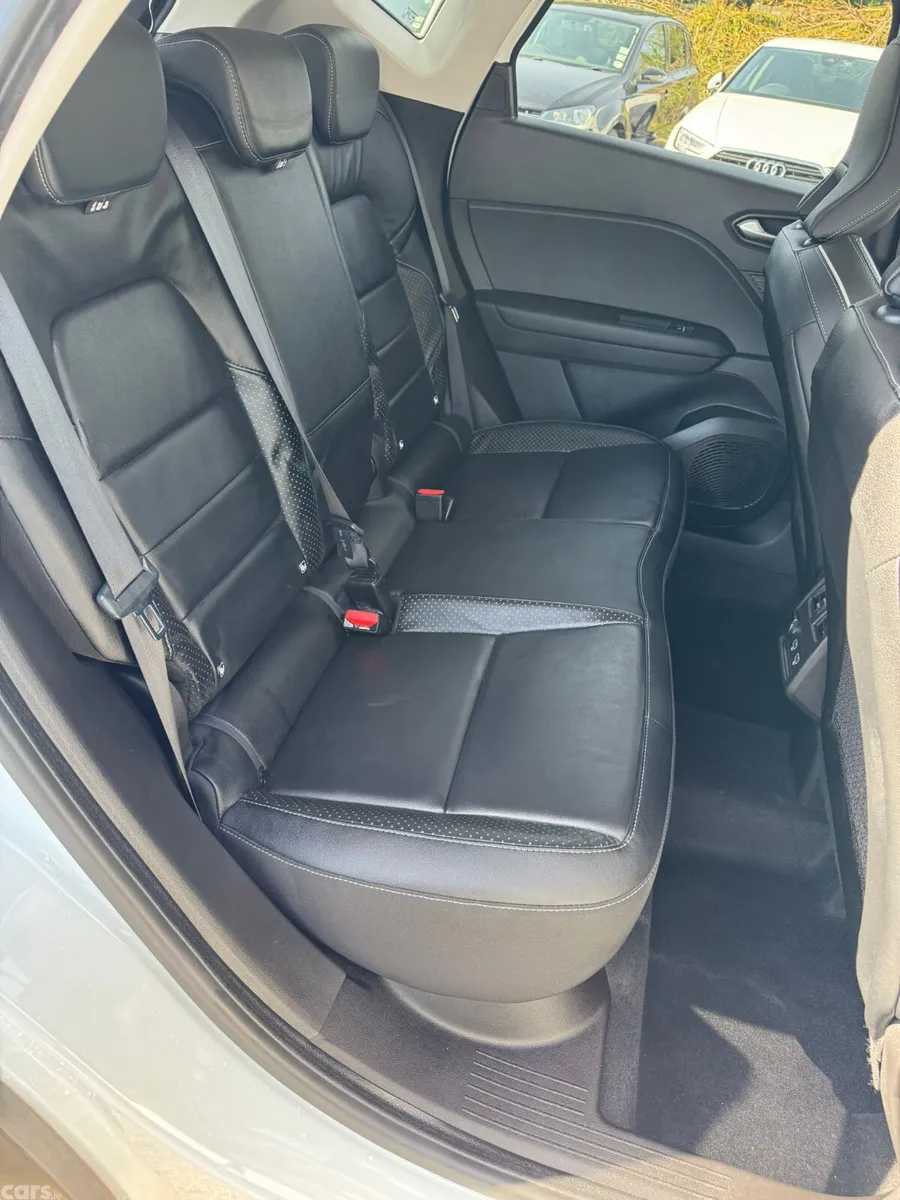 Renault Captur Hatchback, Petrol Hybrid, 2022, White