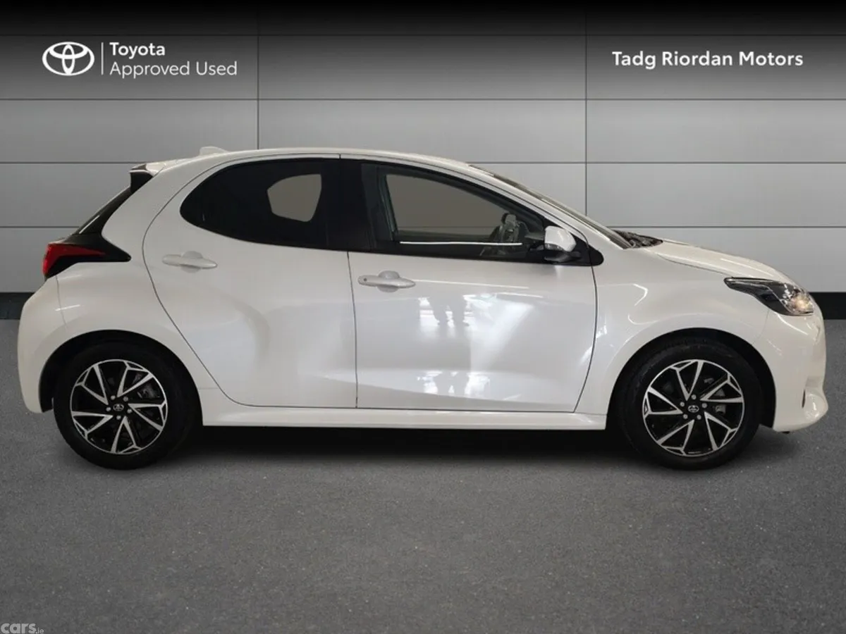 Toyota Yaris Hatchback, Petrol Hybrid, 2024, White