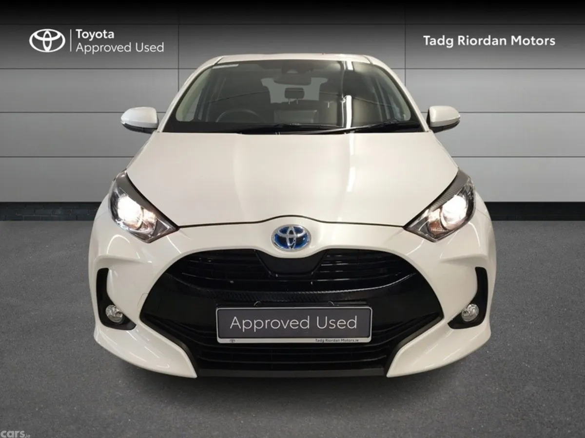 Toyota Yaris Hatchback, Petrol Hybrid, 2024, White
