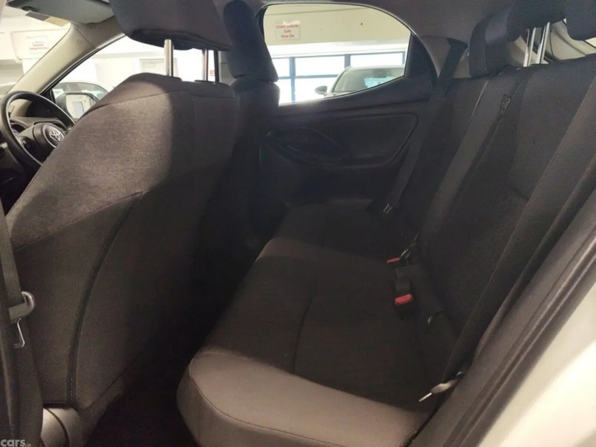 Toyota Yaris Hatchback, Petrol Hybrid, 2024, White