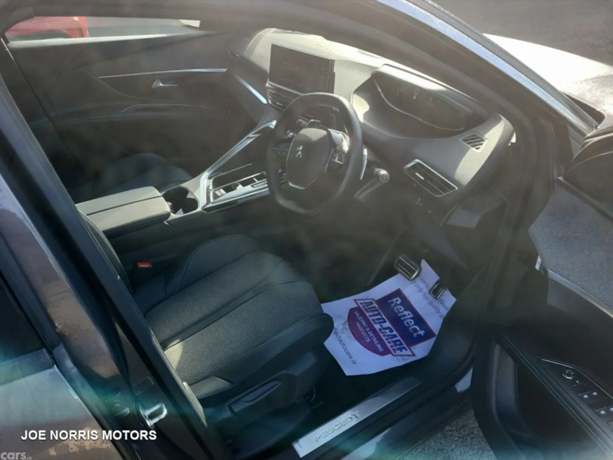 Peugeot 5008 SUV, Diesel, 2023, Grey
