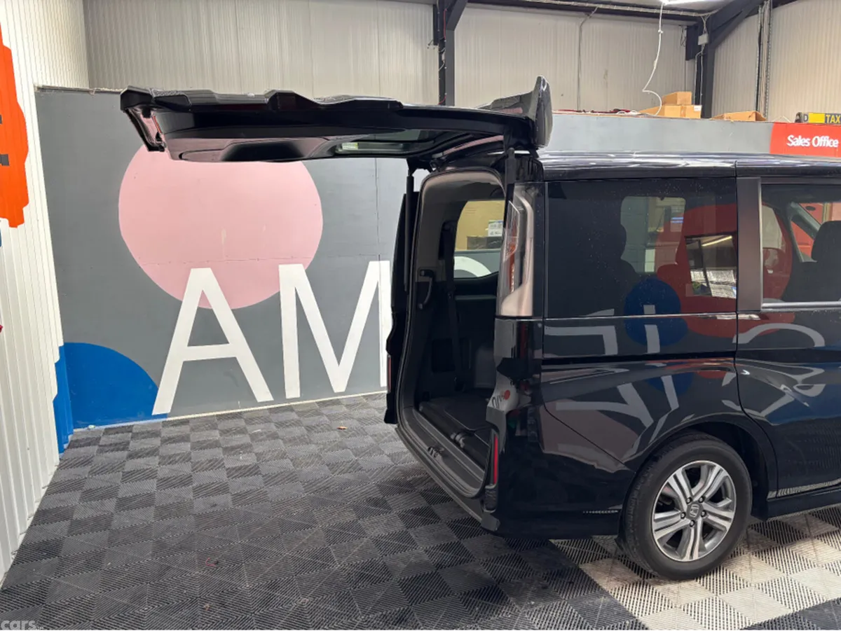 Honda Stepwagon MPV, Petrol Hybrid, 2021, Black
