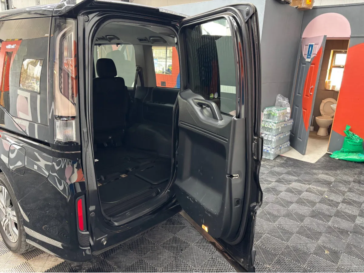Honda Stepwagon MPV, Petrol Hybrid, 2021, Black