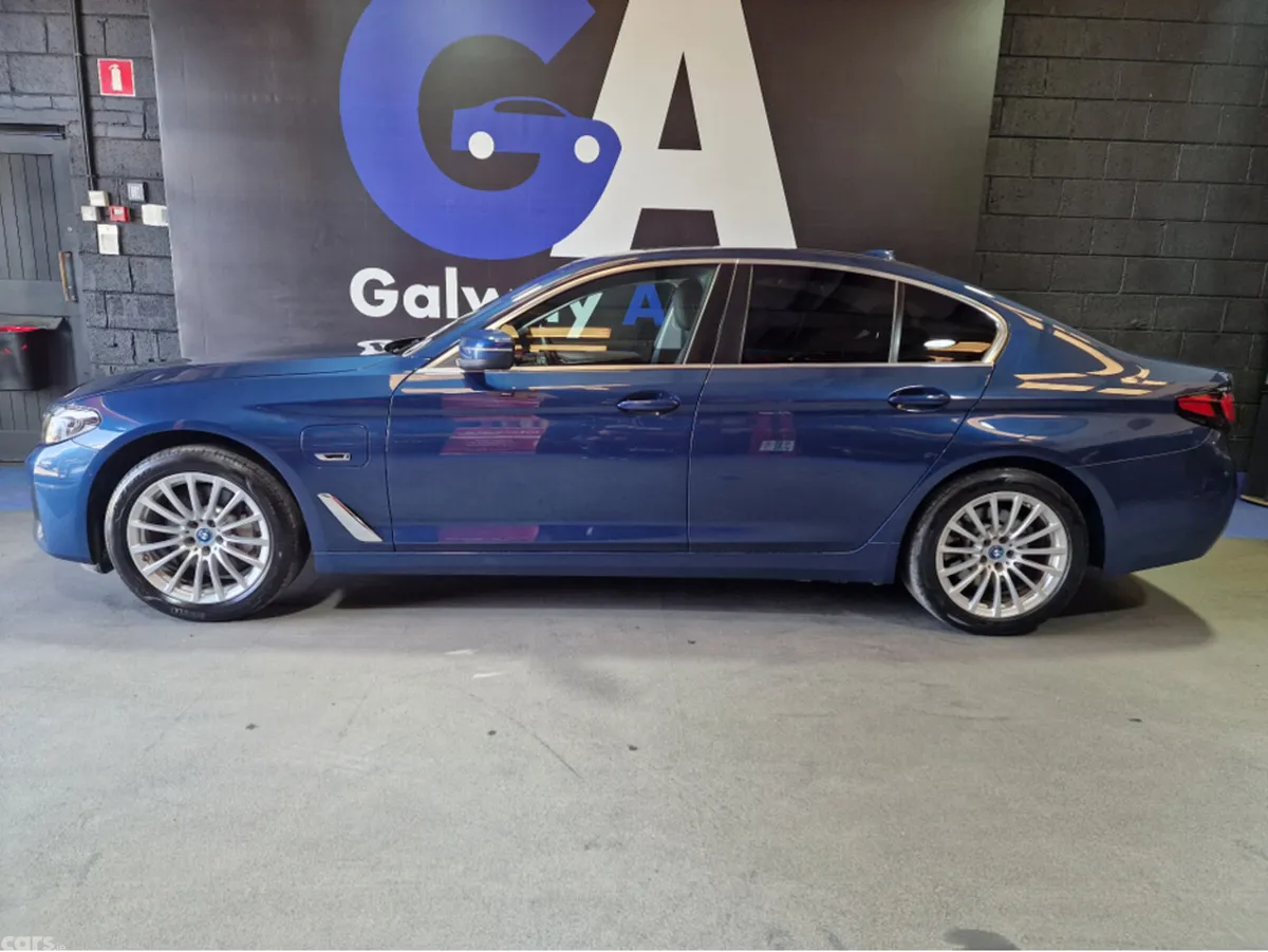 BMW 5-Series Saloon, Petrol Hybrid, 2022, Blue