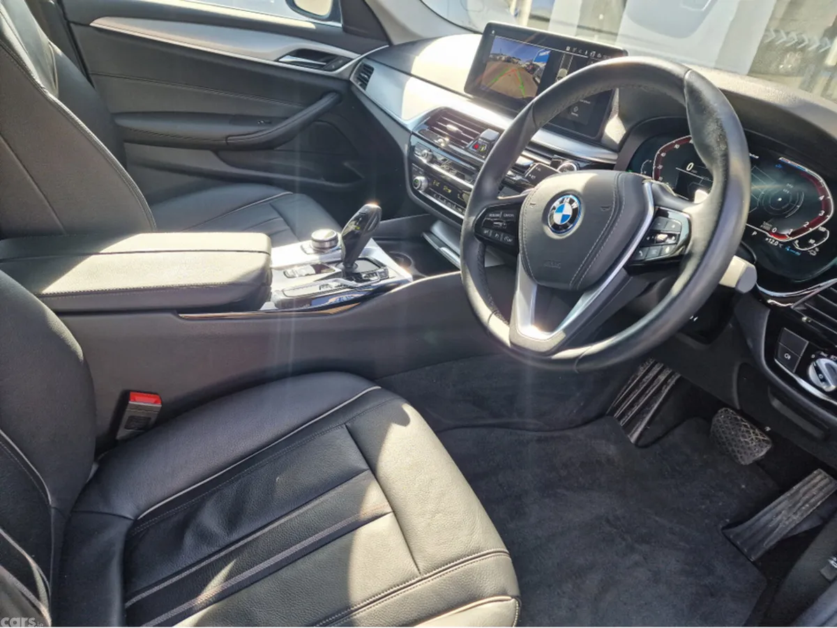 BMW 5-Series Saloon, Petrol Hybrid, 2022, Blue