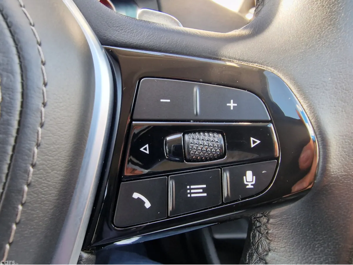 BMW 5-Series Saloon, Petrol Hybrid, 2022, Blue
