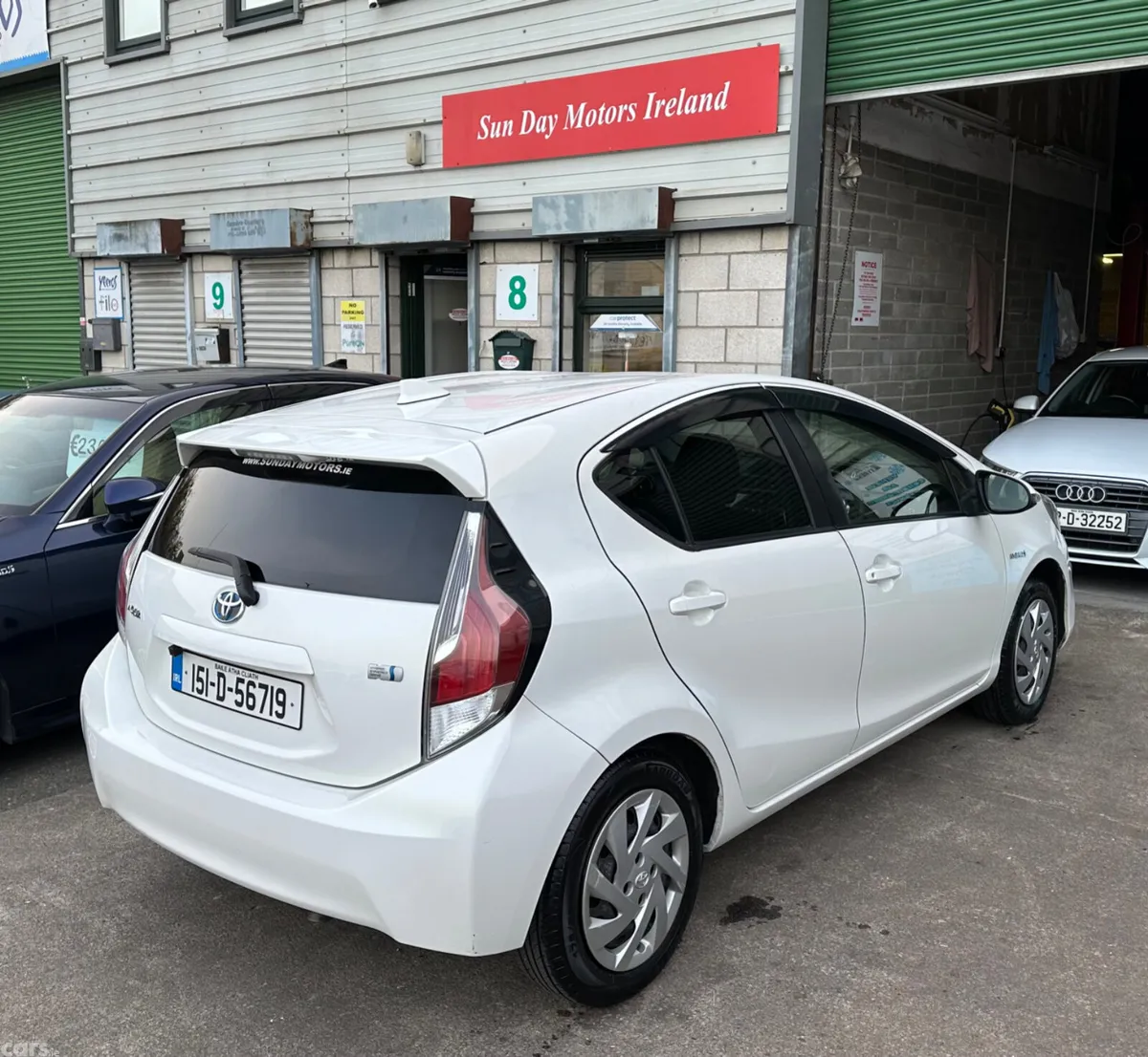 Toyota Aqua Hatchback, Petrol Hybrid, 2015, White