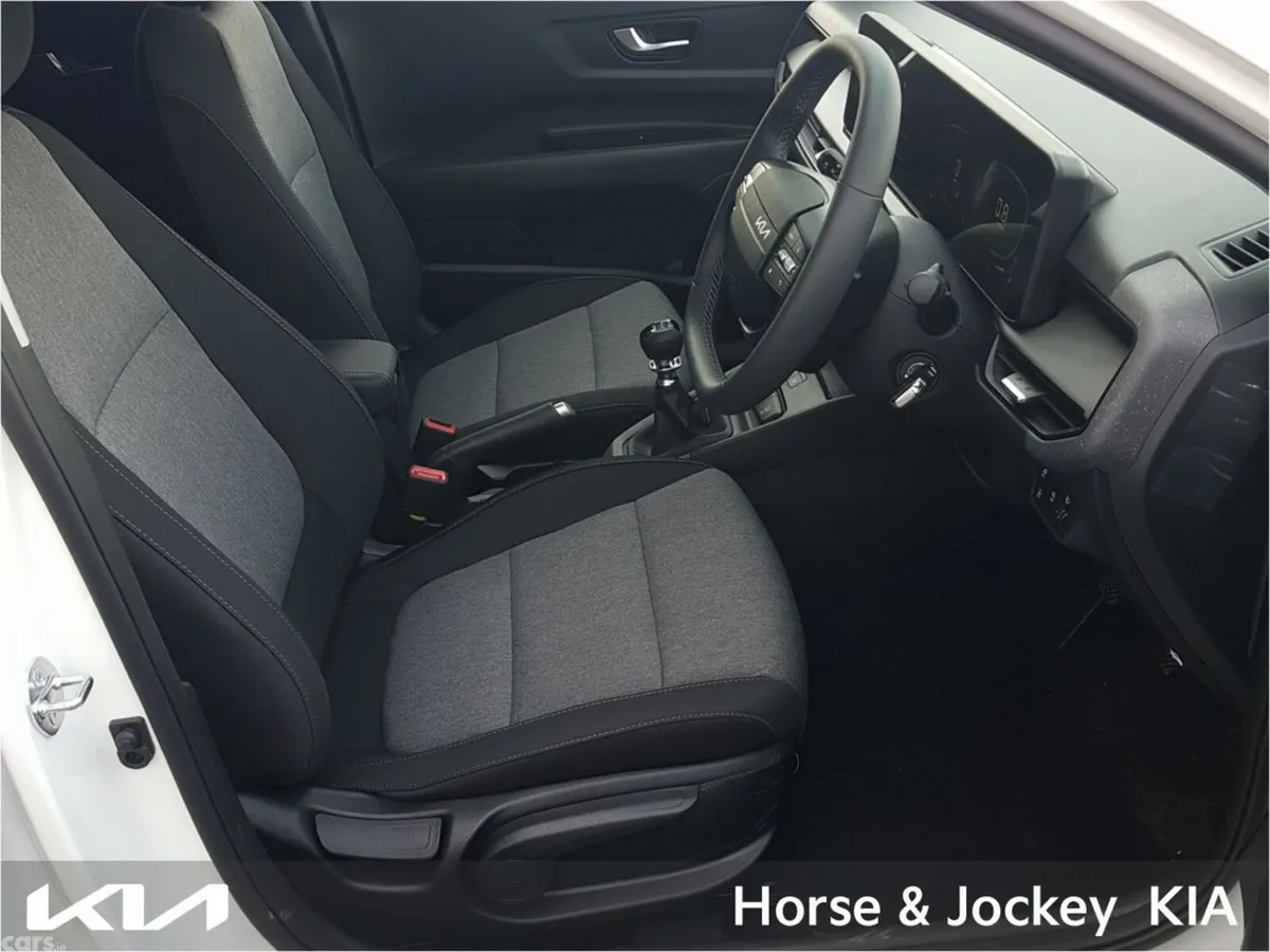 Kia Stonic Estate, Petrol Hybrid, 2026, White