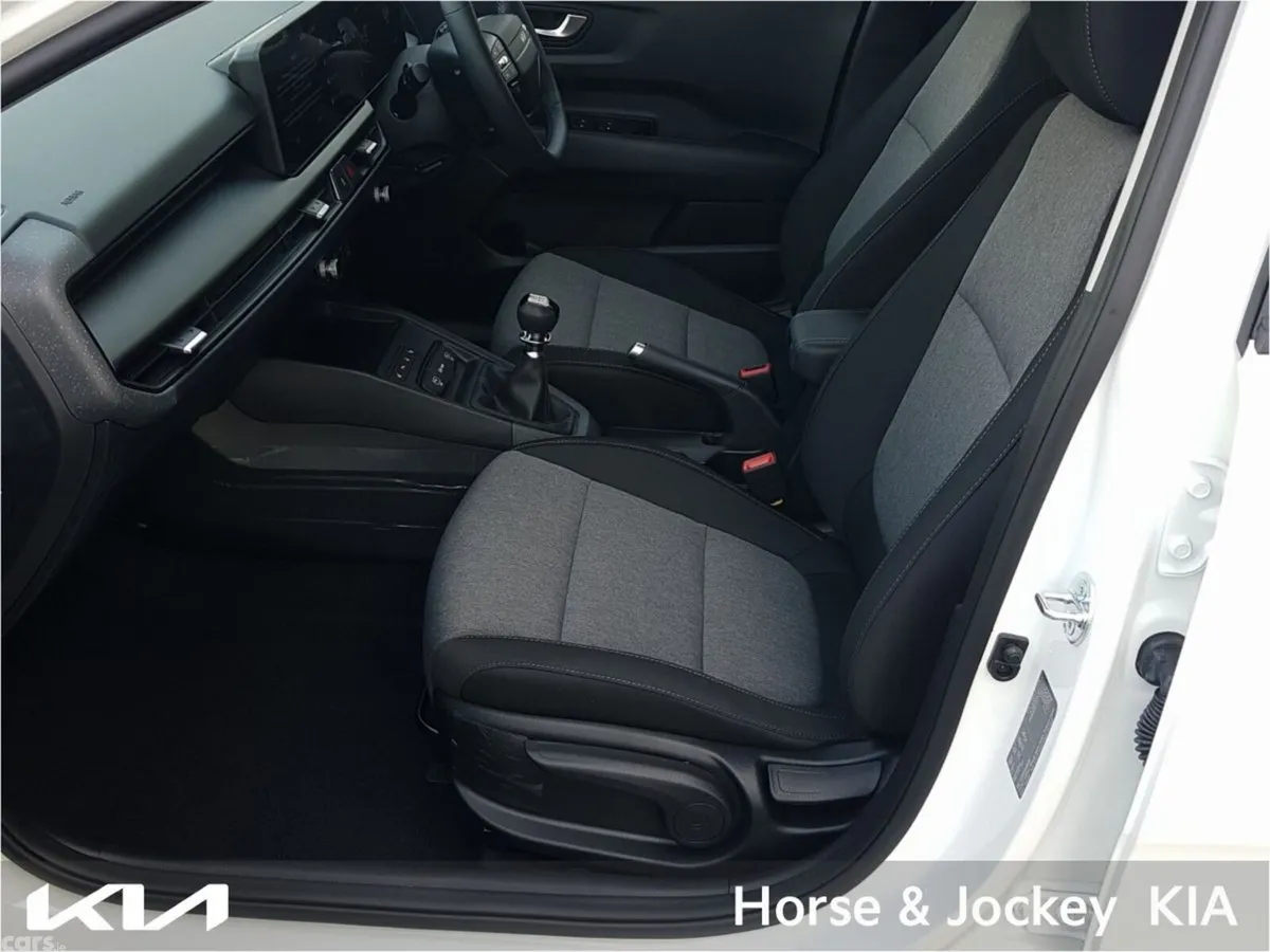 Kia Stonic Estate, Petrol Hybrid, 2026, White