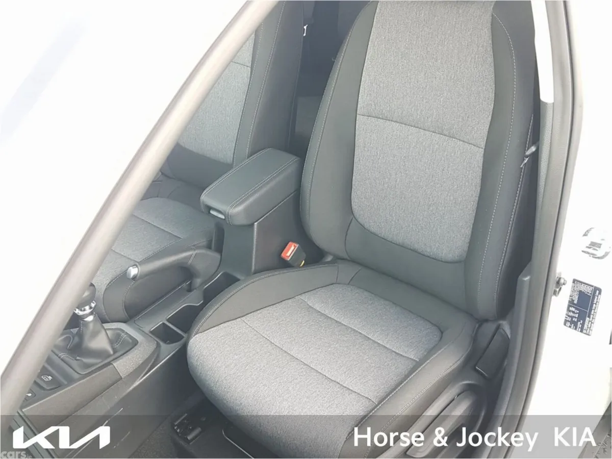 Kia Stonic Estate, Petrol Hybrid, 2026, White