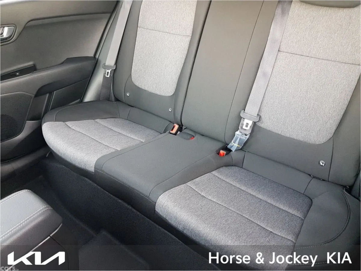 Kia Stonic Estate, Petrol Hybrid, 2026, White