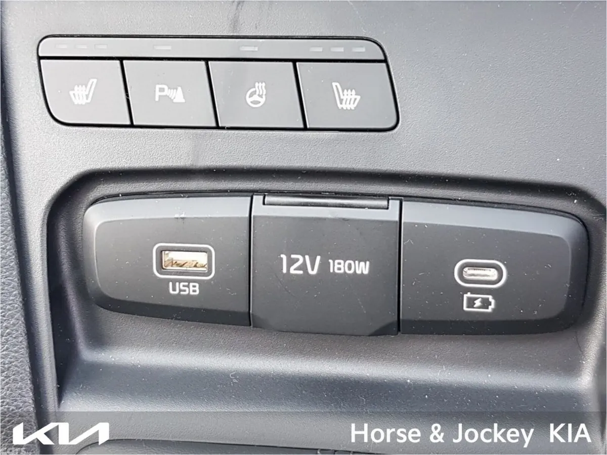 Kia Stonic Estate, Petrol Hybrid, 2026, White