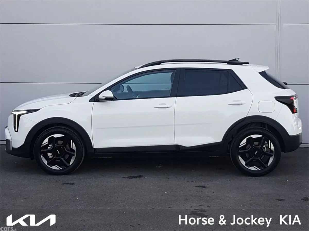 Kia Stonic Estate, Petrol Hybrid, 2026, White