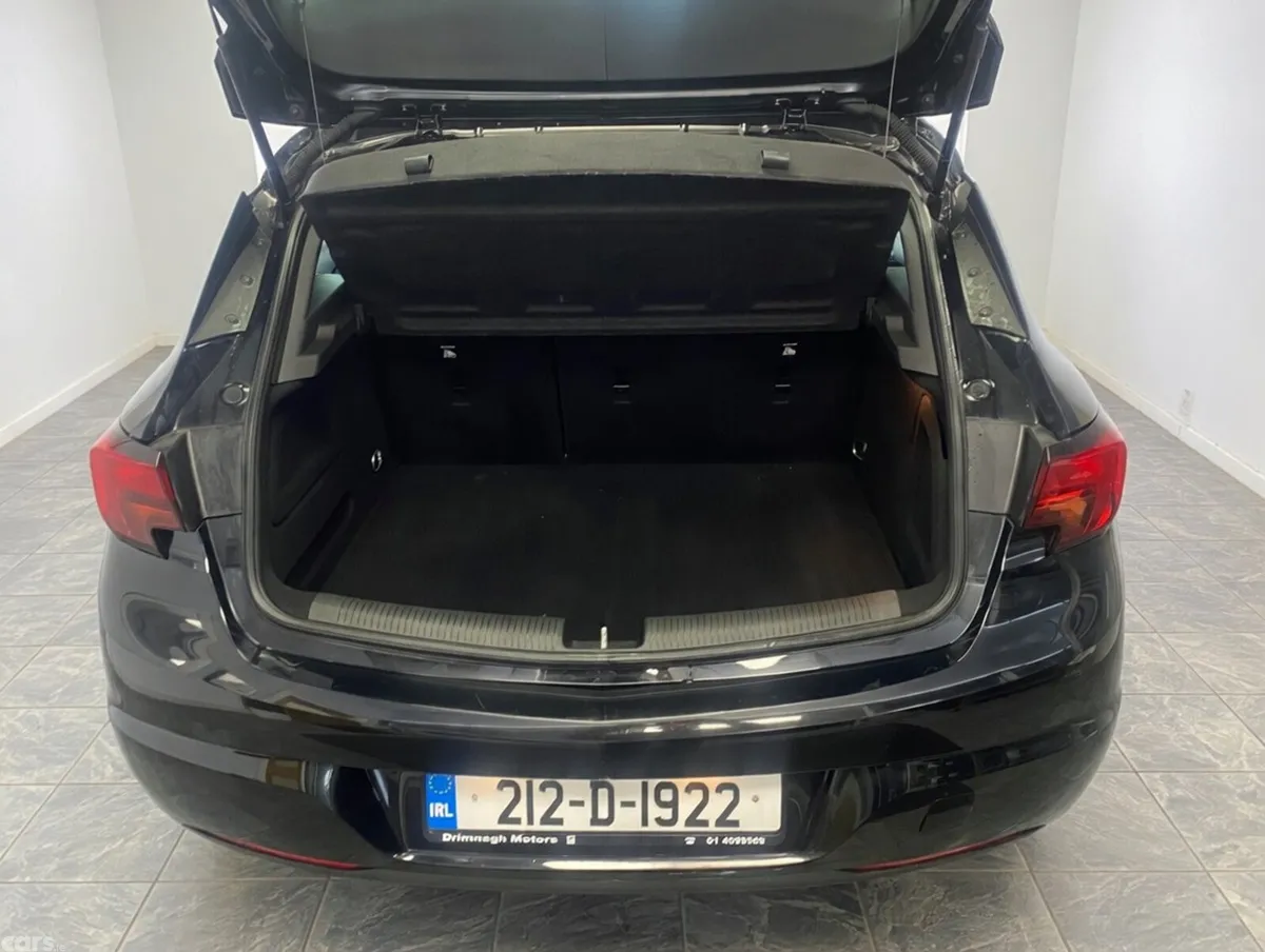 Opel Astra Hatchback, Diesel, 2021, Black